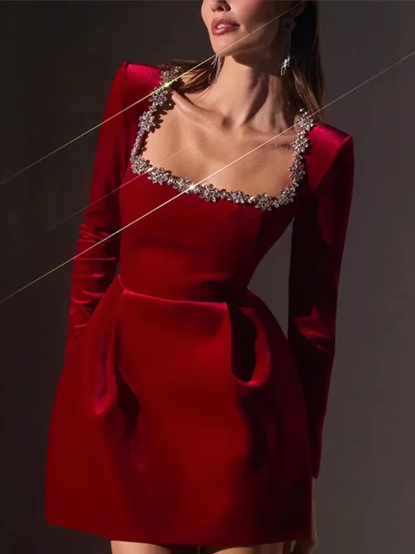 Red homecoming dresses: Square collar velvet, slim fit, diamond studded