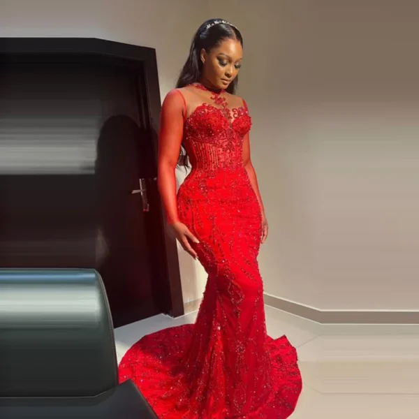 Red Homecoming Dress: Sexy Lace Mermaid Prom Gown for Women - Image 2